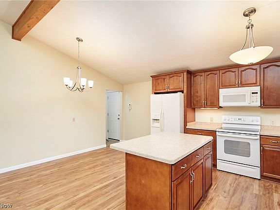 4th image of 3201 Ridgewood Rd