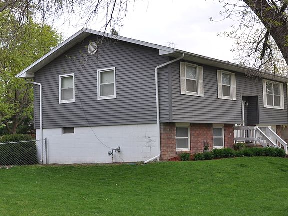 2nd image of 203 Plum Creek Ln