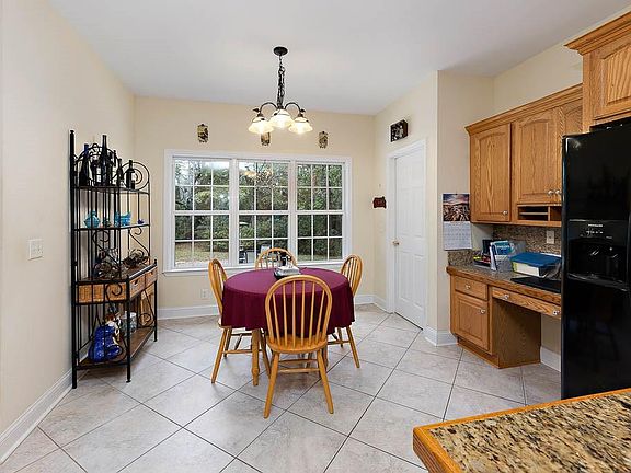 5th image of 221 Willow Pond Way