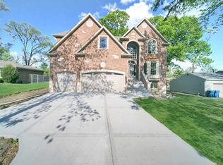 10241 S 86th Ct, Palos Hills, IL 60465