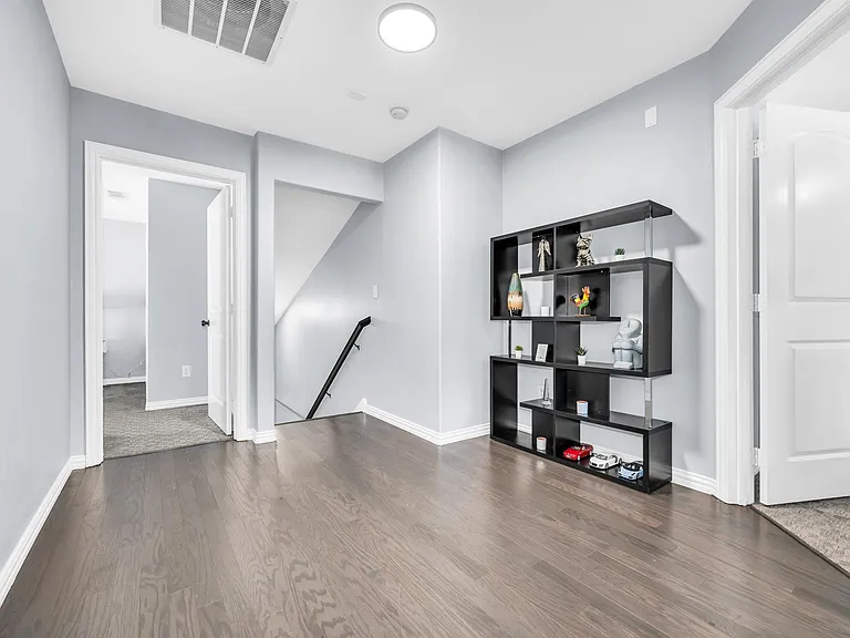 6918 Webster St — Photo 12