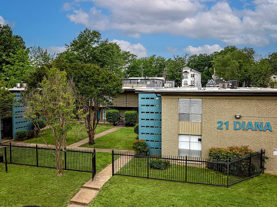 21 Diana St #10