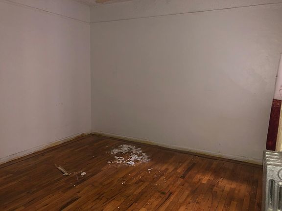 4th image of 3010 Holland Ave