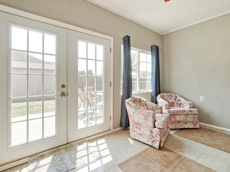 2540 W Delmar St — Photo 17