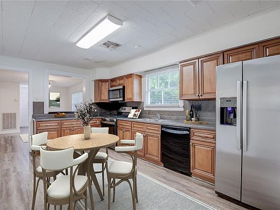5th image of 720 Avenue A