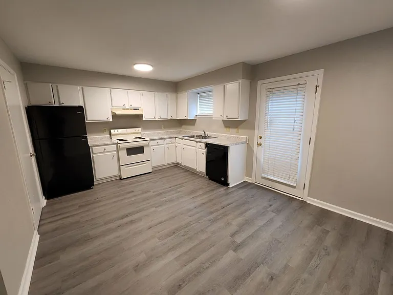 Barton Oaks Apartments — Photo 18