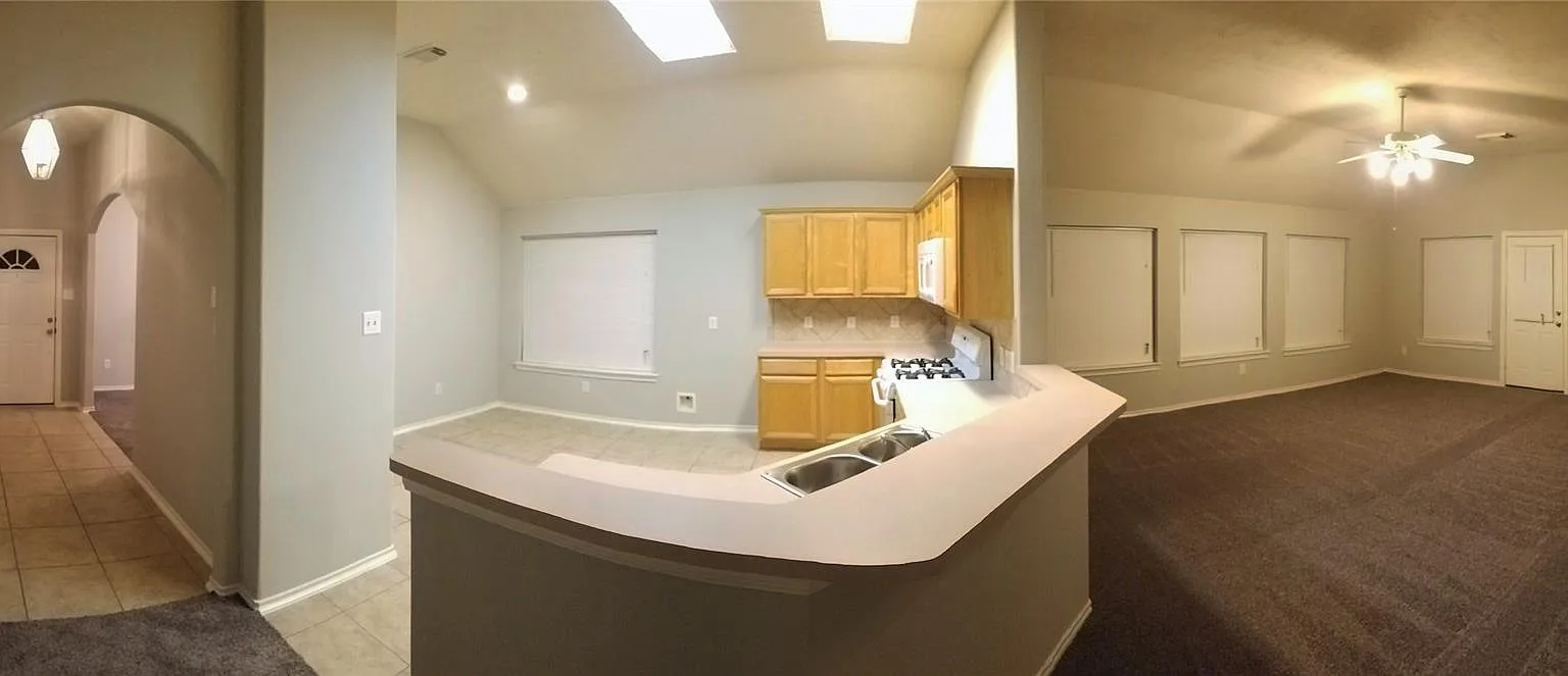 4 bed, 2.0 bath, 1970 sqft, $1,950 — Photo 4