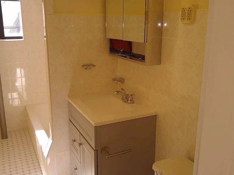 44 Lincoln Ave #2 — Photo 8