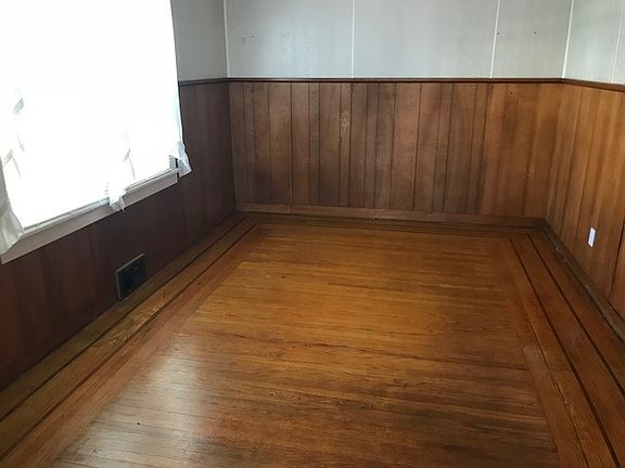 5th image of 257 Esser Ave