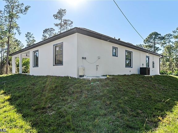 4th image of 1112 Calvin Ave