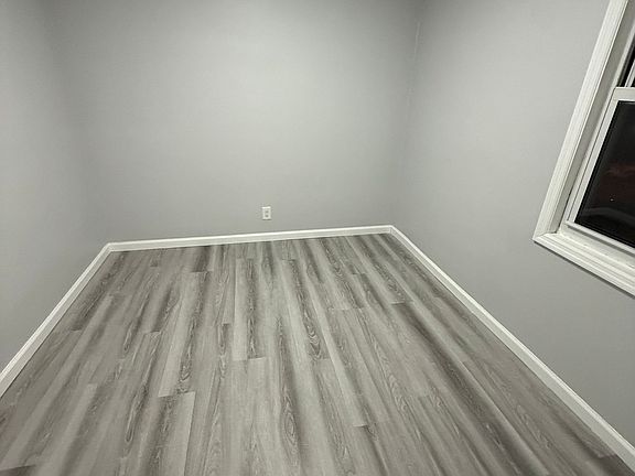 3rd image of 10 Schuyler Ave Floor 3