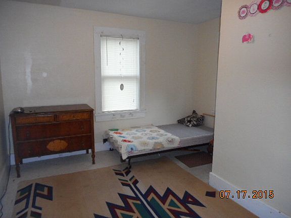 4th image of 471 Rembrandt St