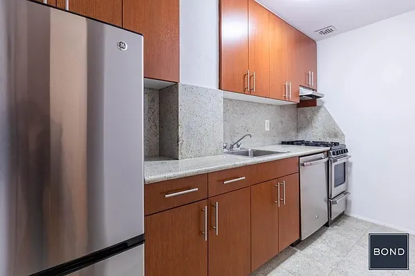 Rented by Bond New York | media 15