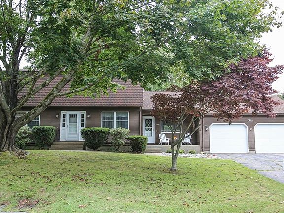2nd image of 3 Lakeside Dr
