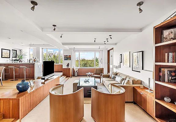 4th image of 120 Central Park S #9AB
