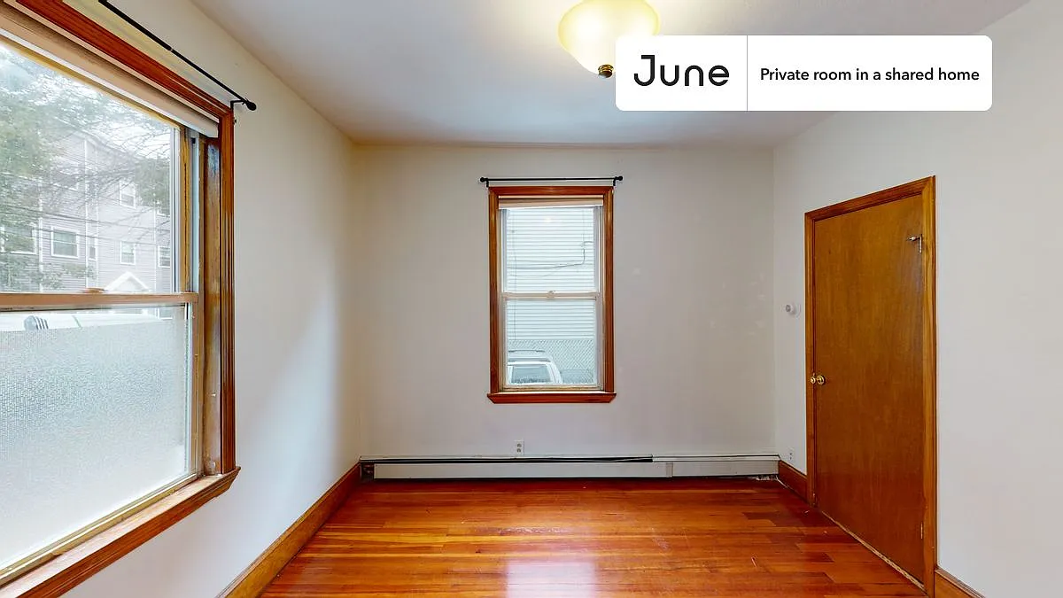 Queen bedroom in 5 bed/1 bath home in Somerville #1343 A — Photo 3