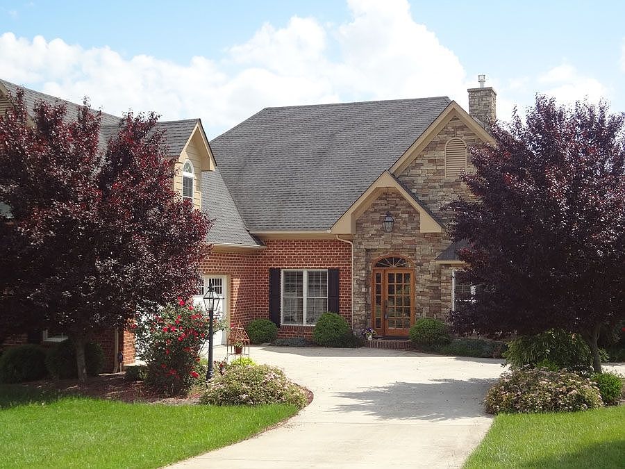 1st image of 145 Pinehurst Dr