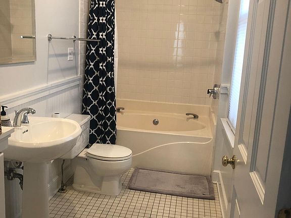 4th image of 31 E Hoster St
