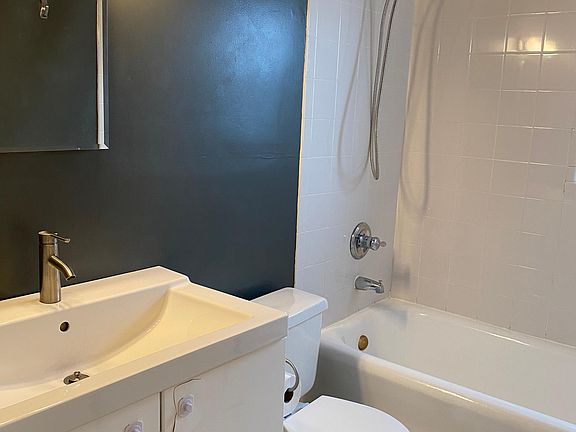 5th image of 30 Portland Pl #1