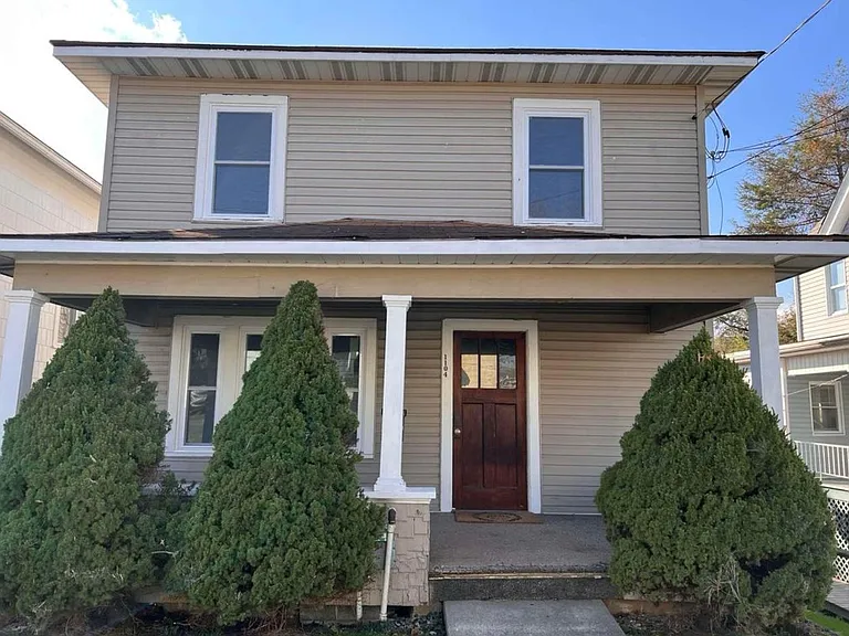 1104 Fennimore St — Photo 1