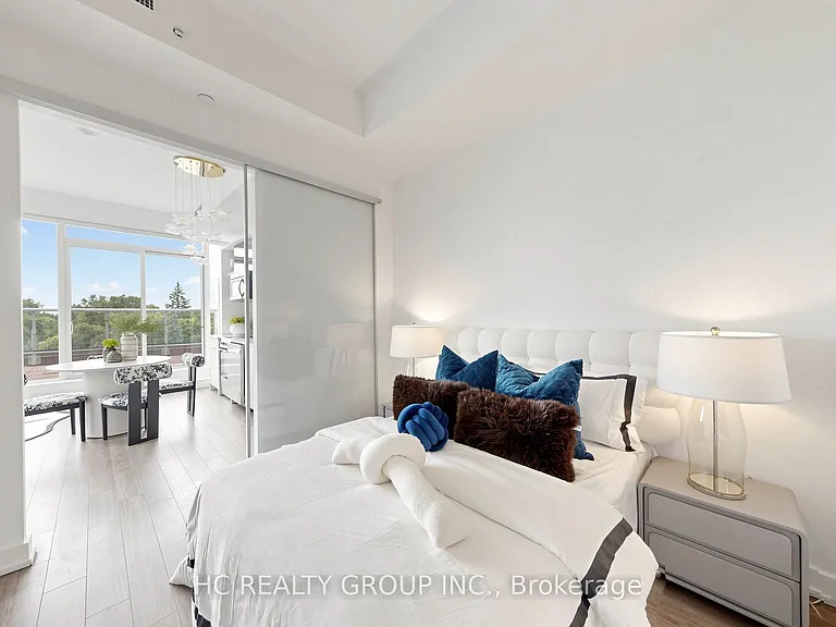 6 Parkwood Ave #701 — Photo 13
