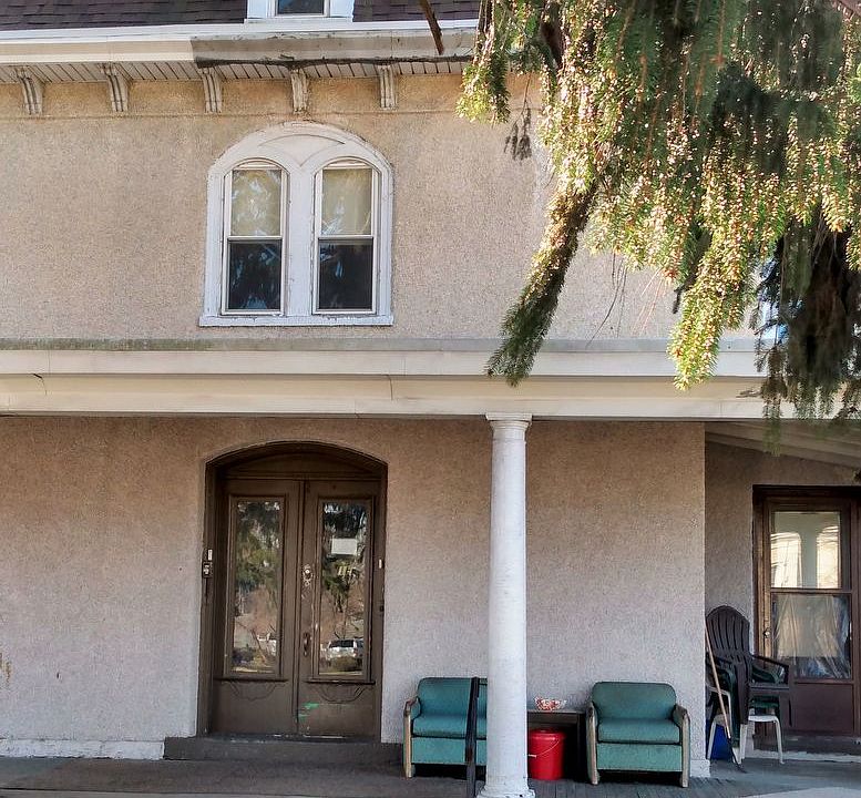 1st image of 1304 Oak Ln APT 3E