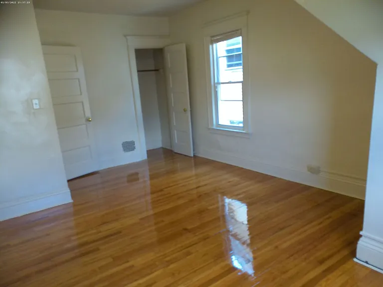 2406 E Genesee St — Photo 20