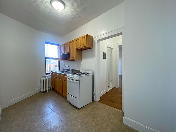 5th image of 24 Rock St APT 117