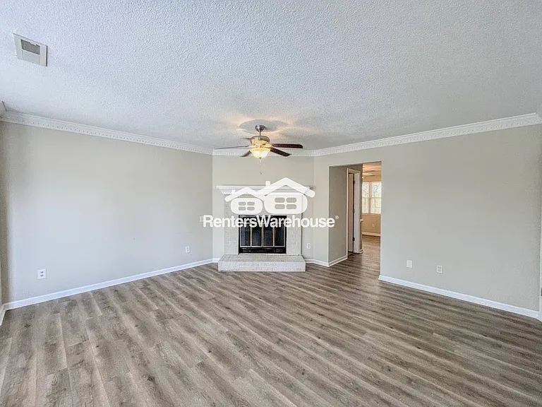 1947 Candlelight Dr — Photo 4