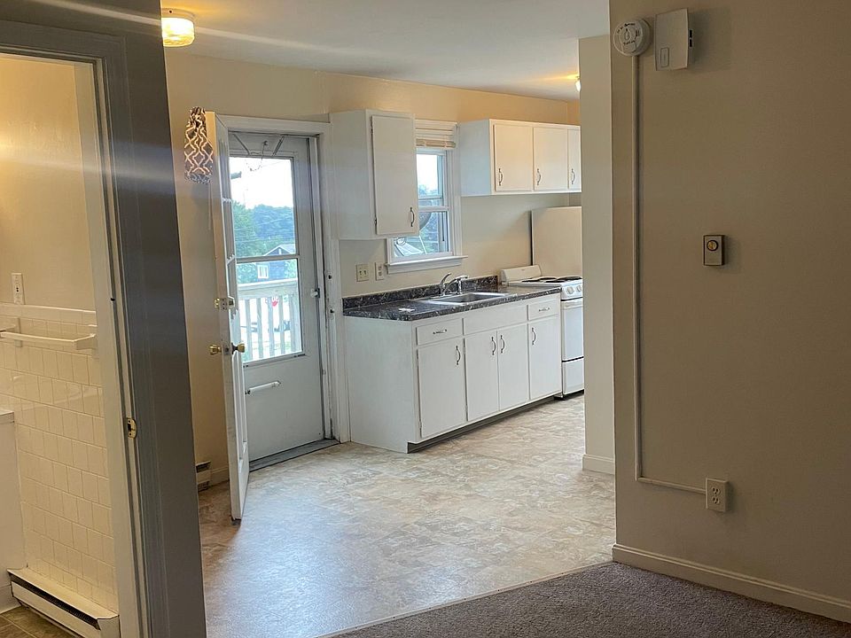 15 Chester St #4, New London, CT 06320 | Zillow