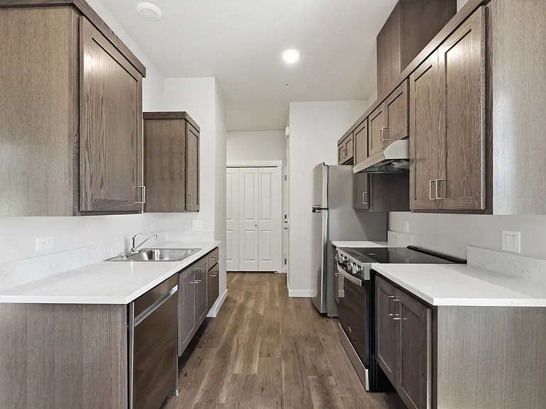 1425 Mildred Ln SE — Photo 2