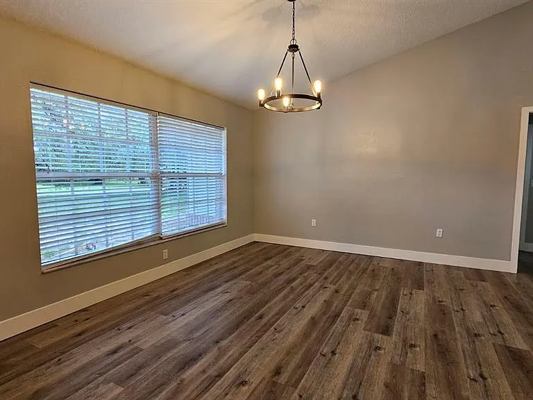18720 Oak Way Dr — Photo 3