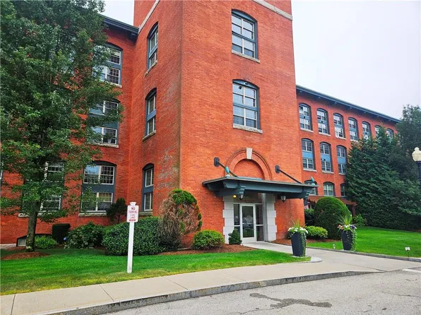 1 Tupperware Dr Unit 235, North Smithfield, RI 02896