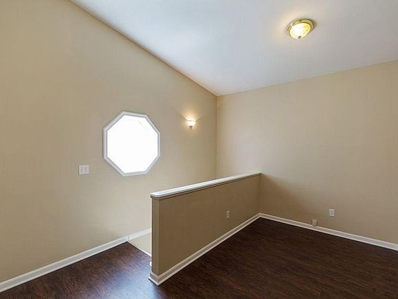 5th image of 4979 Oakhill Dr #1