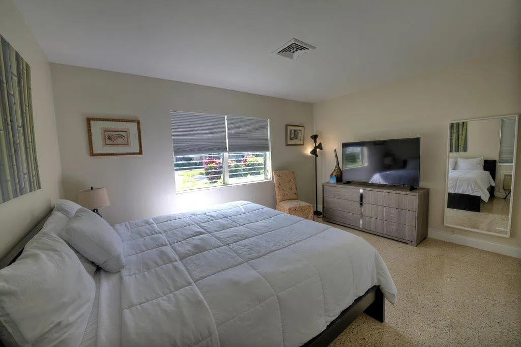 3 bed, 3.0 bath, 1760 sqft, $5,000 — Photo 1