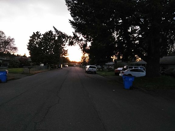 4th image of 10717 NE 45th St