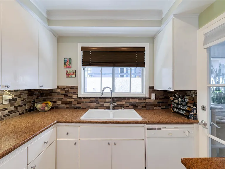 1734 N Fuller Ave #307A — Photo 13