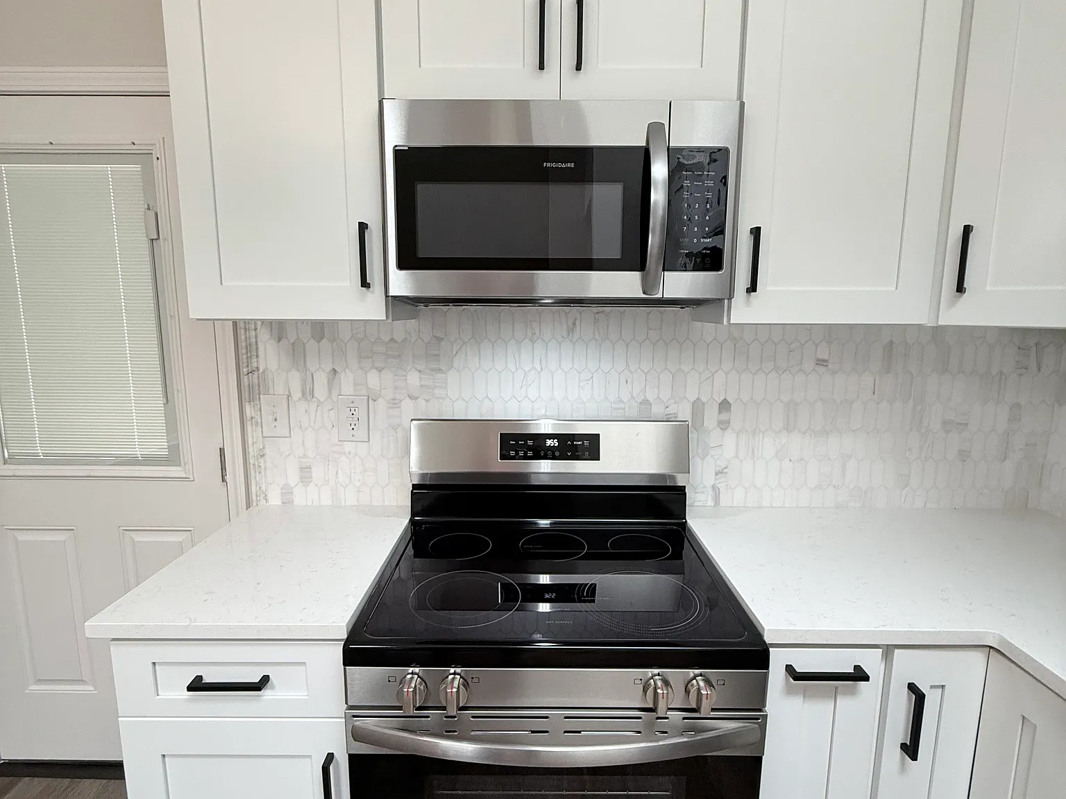 3 bed, 1.5 bath, 1060 sqft, $2,100 — Photo 4