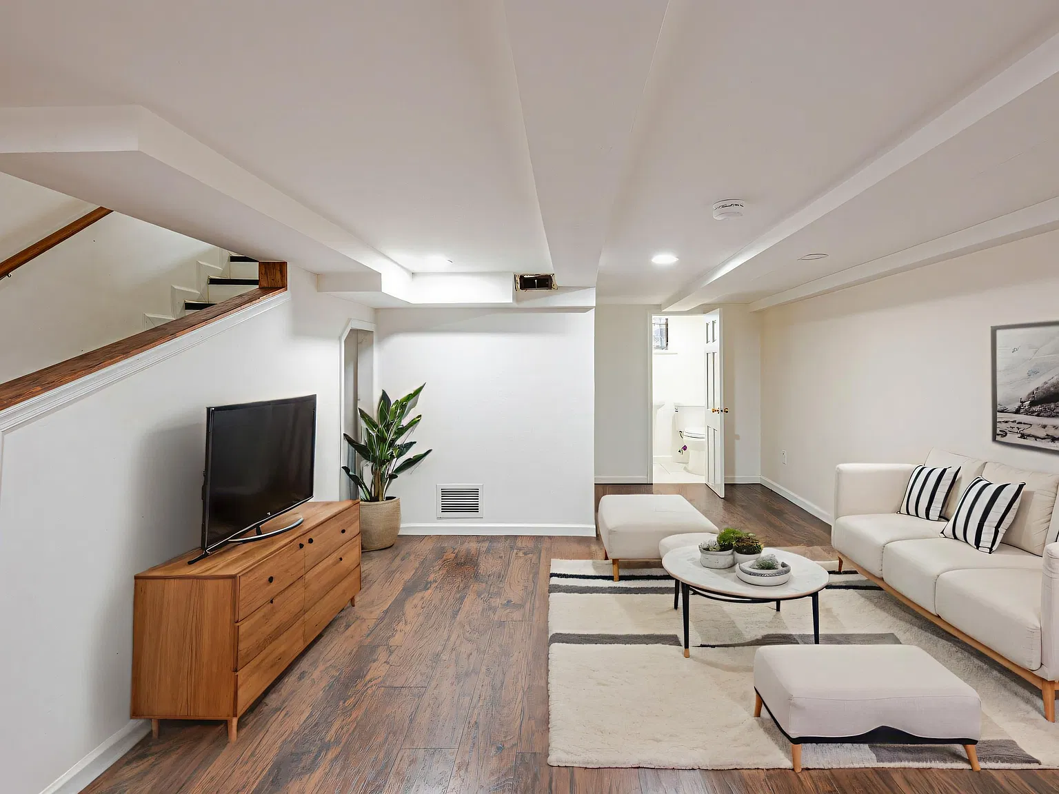 2 bed, 832 sqft, $2,195 — Photo 1