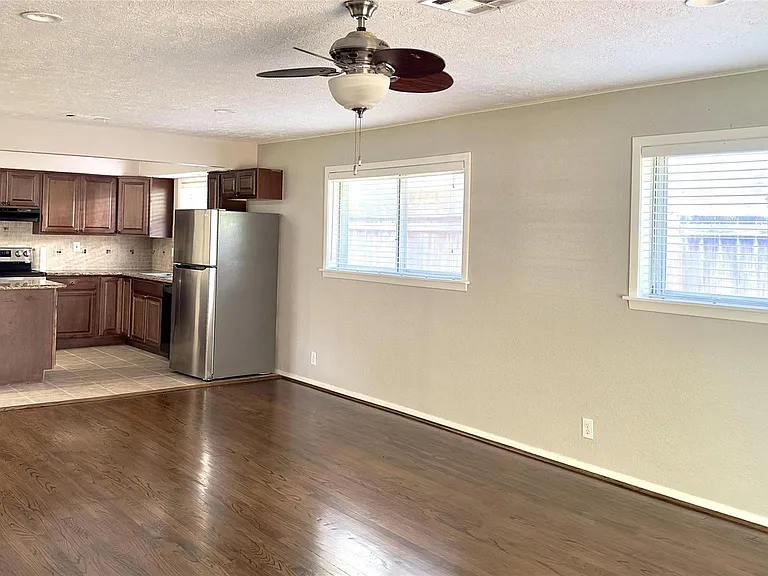 1418 Murrayhill Dr — Photo 9