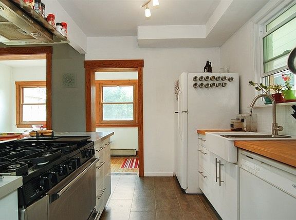 4th image of 1002 Lathrop Ave