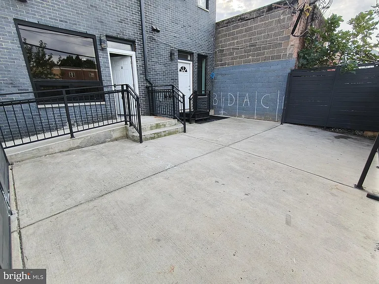 700 N Marshall St #8-C2 — Photo 32