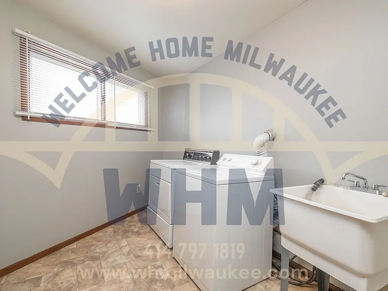 2645 S Kinnickinnic Ave — Photo 11