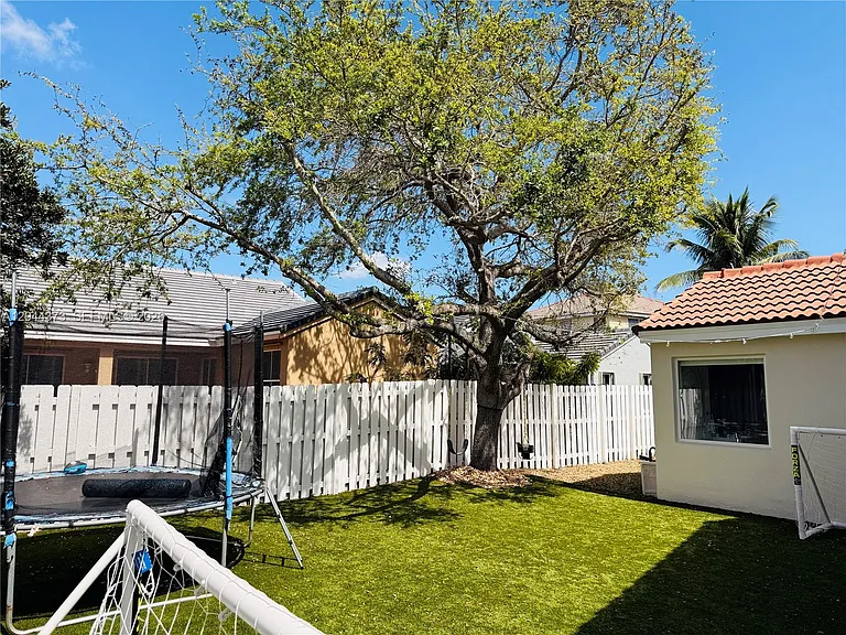 646 Stanton Dr — Photo 31