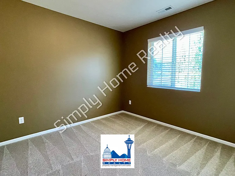 8715 Madrid St NE — Photo 18