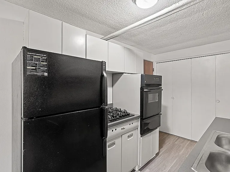 Kent Apartments — Photo 65