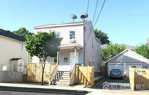 114 Seaman St Photo 1