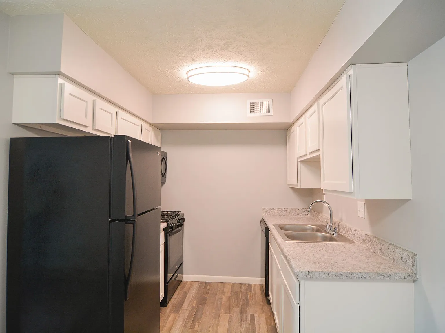Spring Acres Apartments — Photo 3