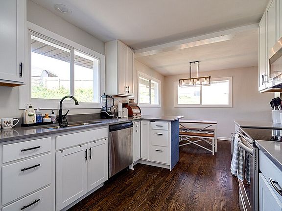 4th image of 1155 Oakmont Ave