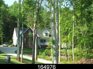 127 Hunters Pointe Dr, Dallas, NC 28034